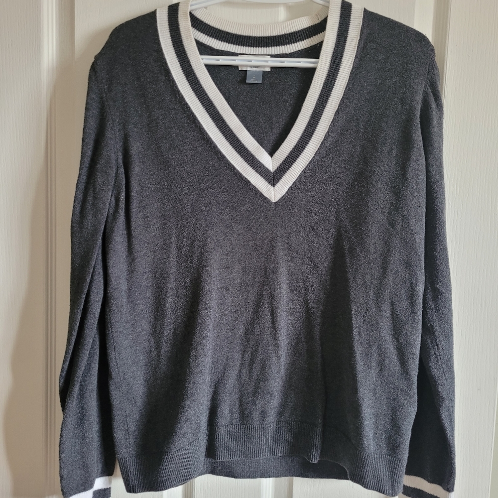 V neck grey sweater